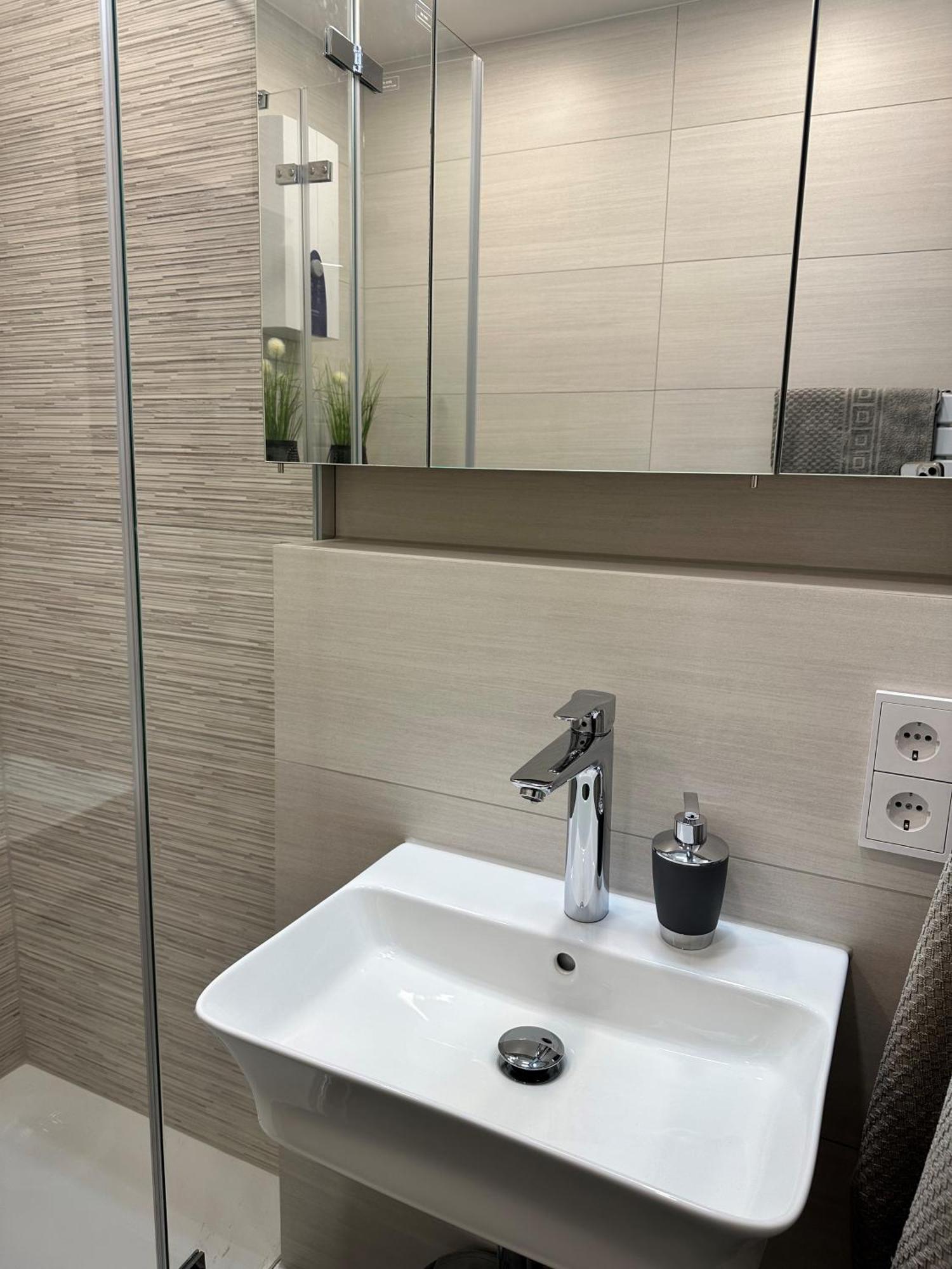 Fewo Sky21 * Langen Exklusives Appartment Vollausstattung / Zentrale Lage *Neu* Eksteriør billede